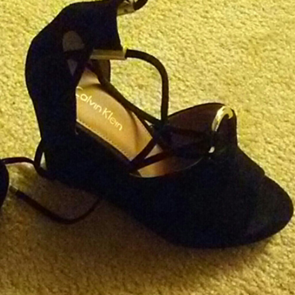 Shoes - Picture 5 of 6